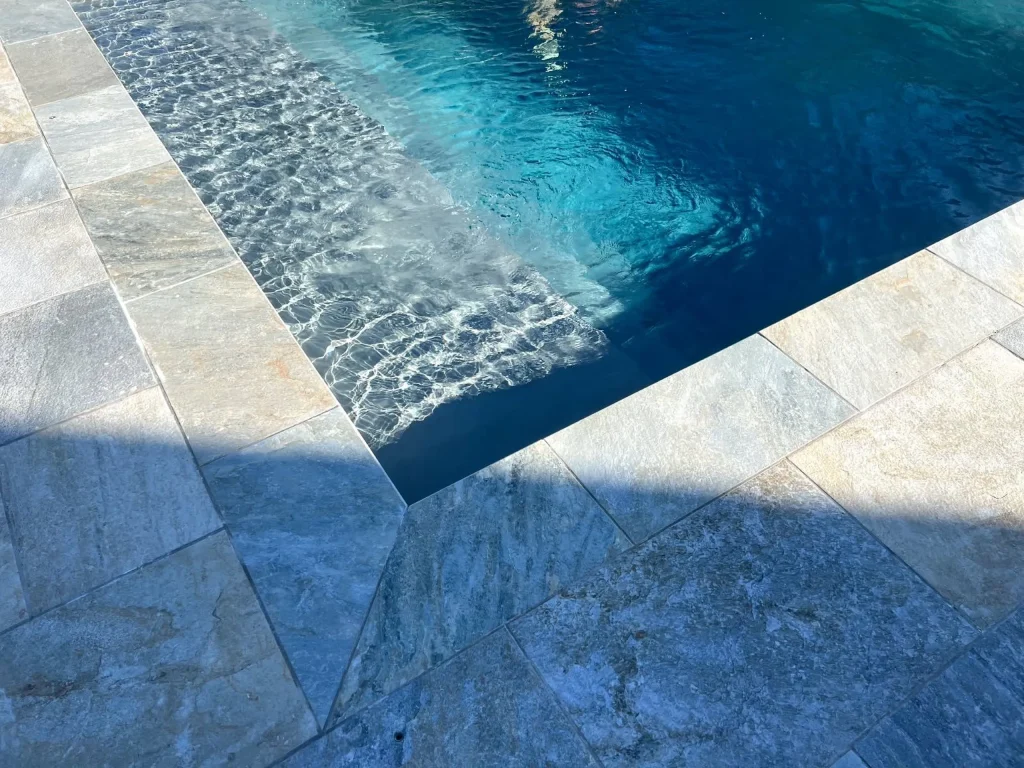 Effet Bali piscine : margelles, carrelage et ambiance exotique (guide complet 2025)