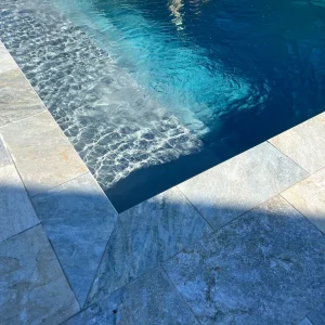 margelles piscine effet Bali en grès cérame